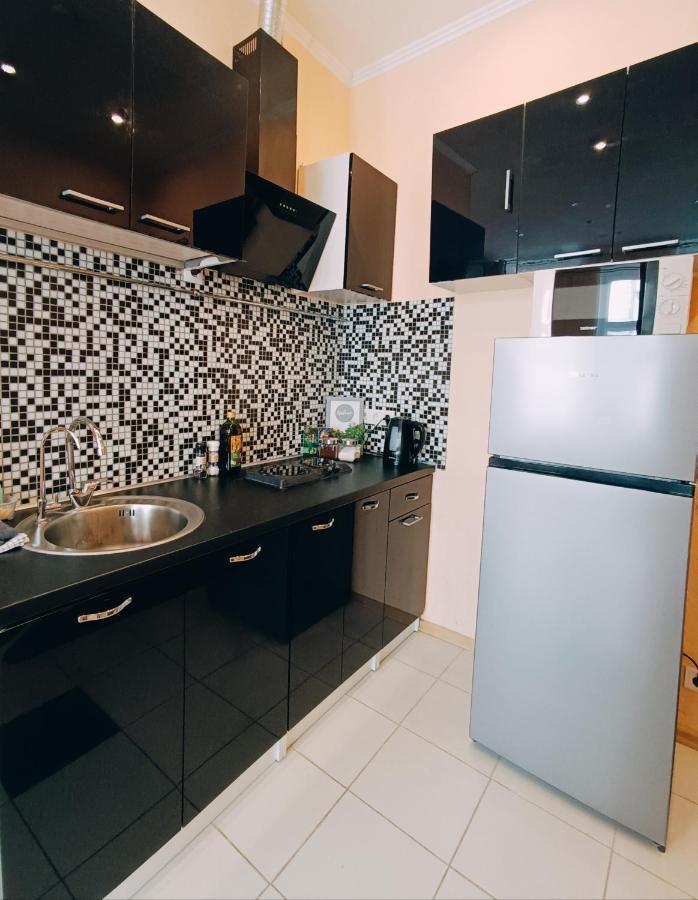 Centrally Located Studio Apartment Riga Buitenkant foto