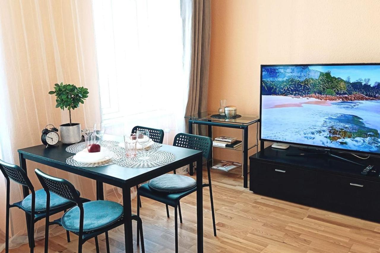 Centrally Located Studio Apartment Riga Buitenkant foto
