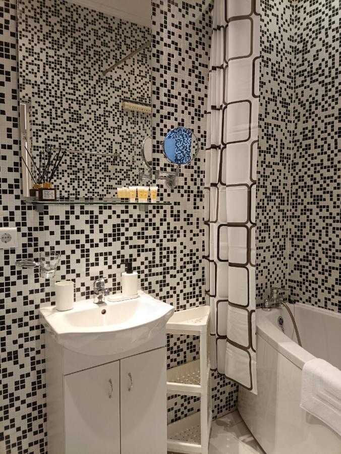 Centrally Located Studio Apartment Riga Buitenkant foto