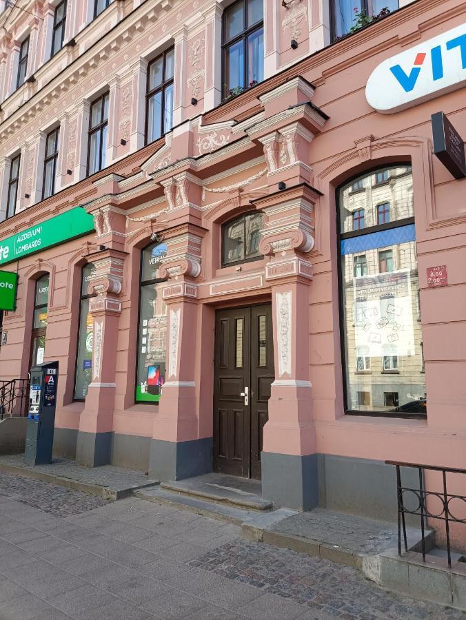 Centrally Located Studio Apartment Riga Buitenkant foto