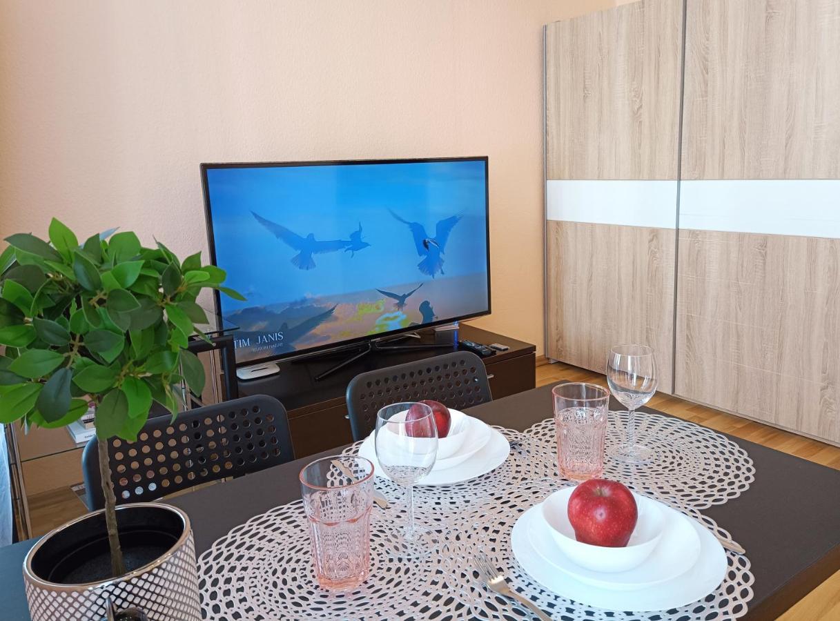 Centrally Located Studio Apartment Riga Buitenkant foto