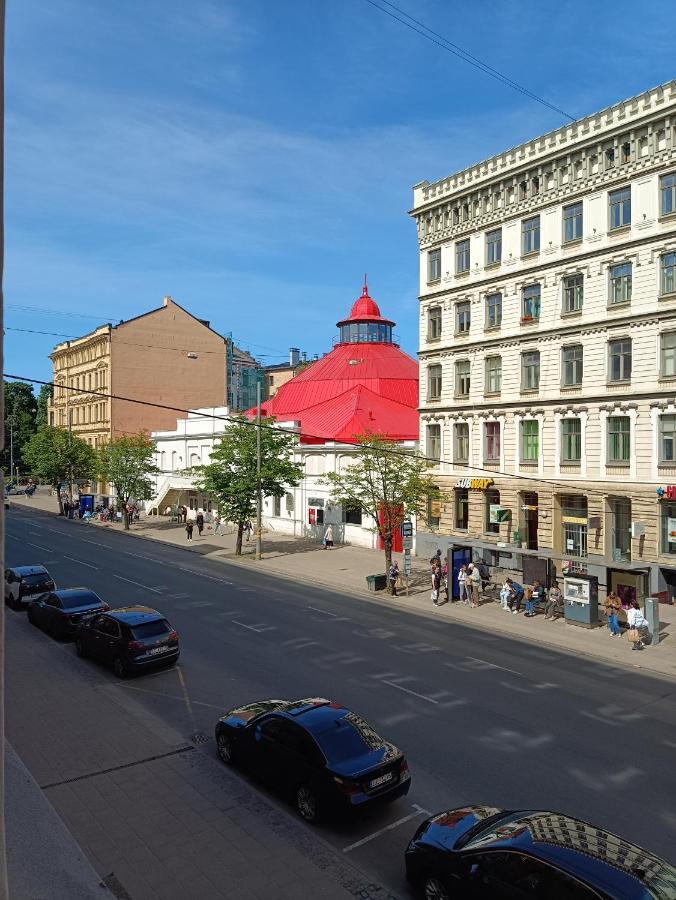 Centrally Located Studio Apartment Riga Buitenkant foto